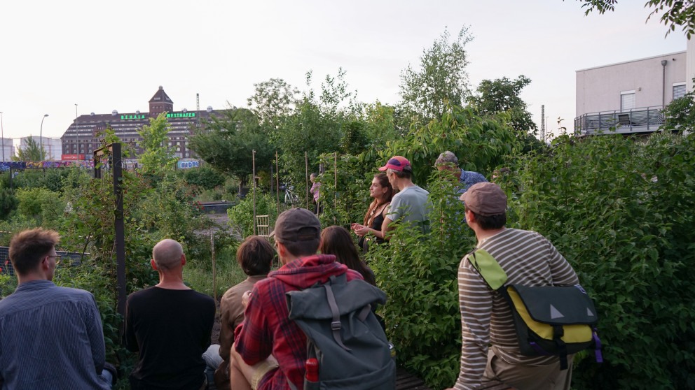 Open House in the citizens' garden of the project partner Centre for Art and Urbanistics in Berlin. Other project partners also combine their local artistic work with global discourses on sustainability.