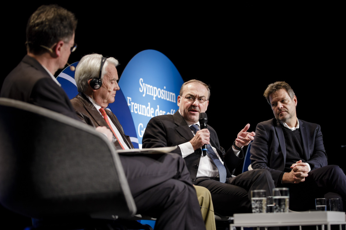 Thomas Bauer: „Menschen neigen dazu, Ambiguität, also Mehrdeutigkeit, vermeiden zu wollen. Eine offene Gesellschaft braucht jedoch eine Ambiguitätstoleranz.“ 